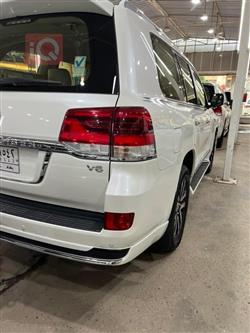 تۆیۆتا لاند کروزەر